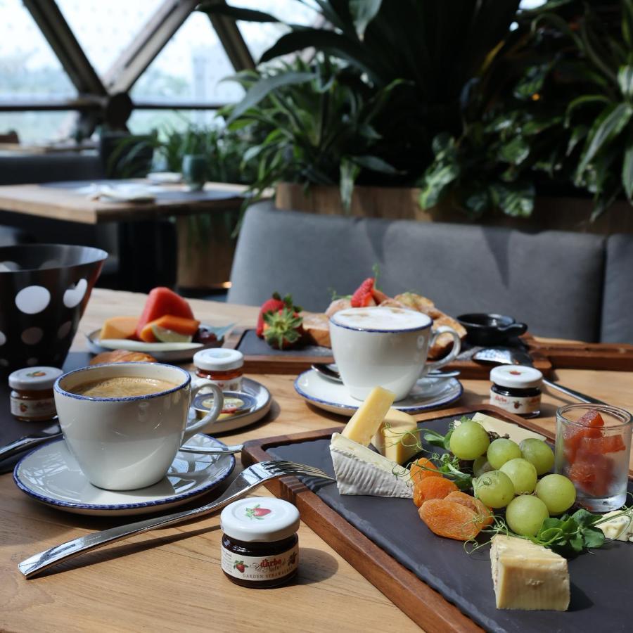Dusit Thani Laguna Singapore Eksteriør bilde A typical breakfast at the hotel