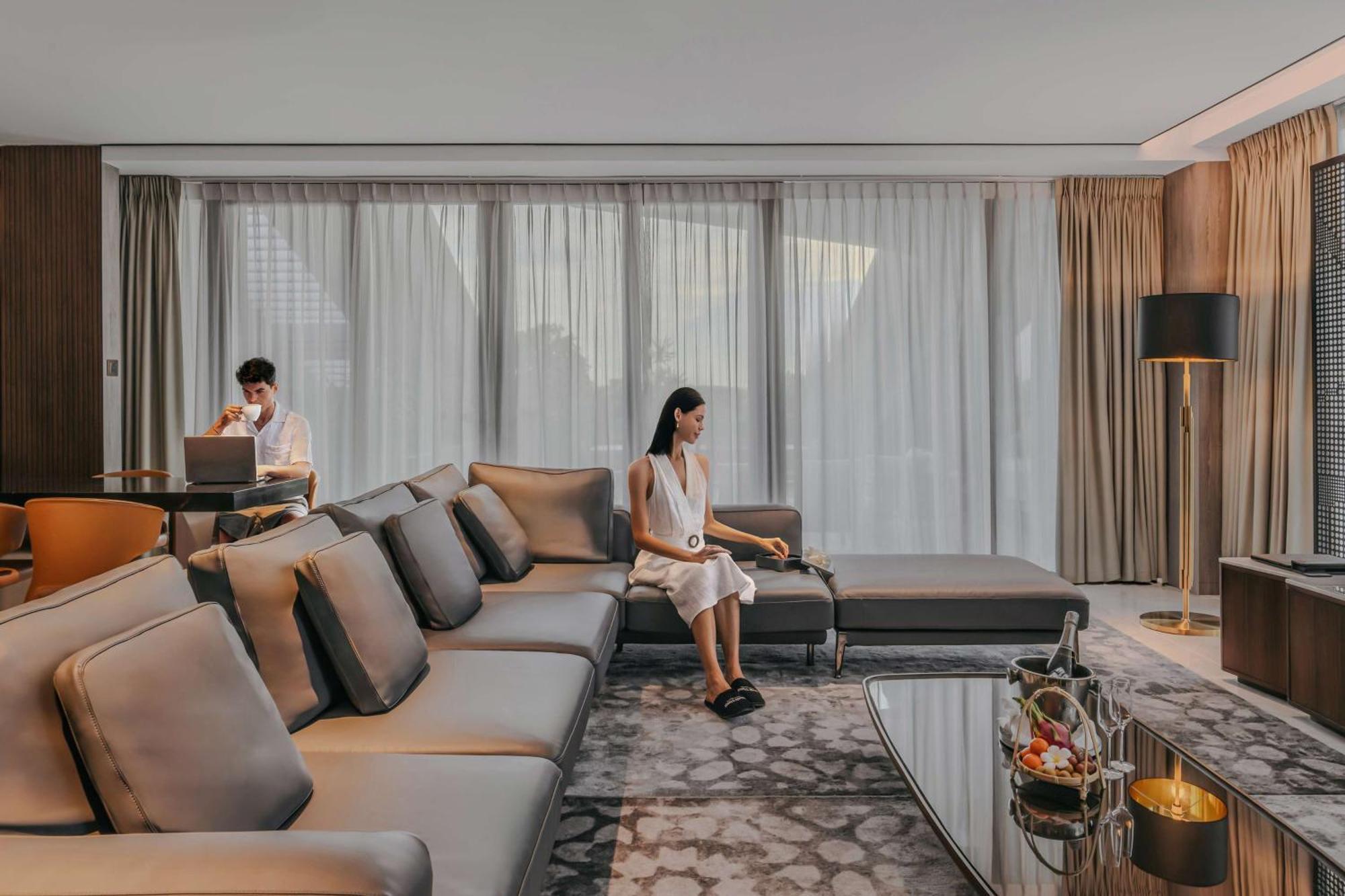 Dusit Thani Laguna Singapore Eksteriør bilde The living room of a three-bedroom suite