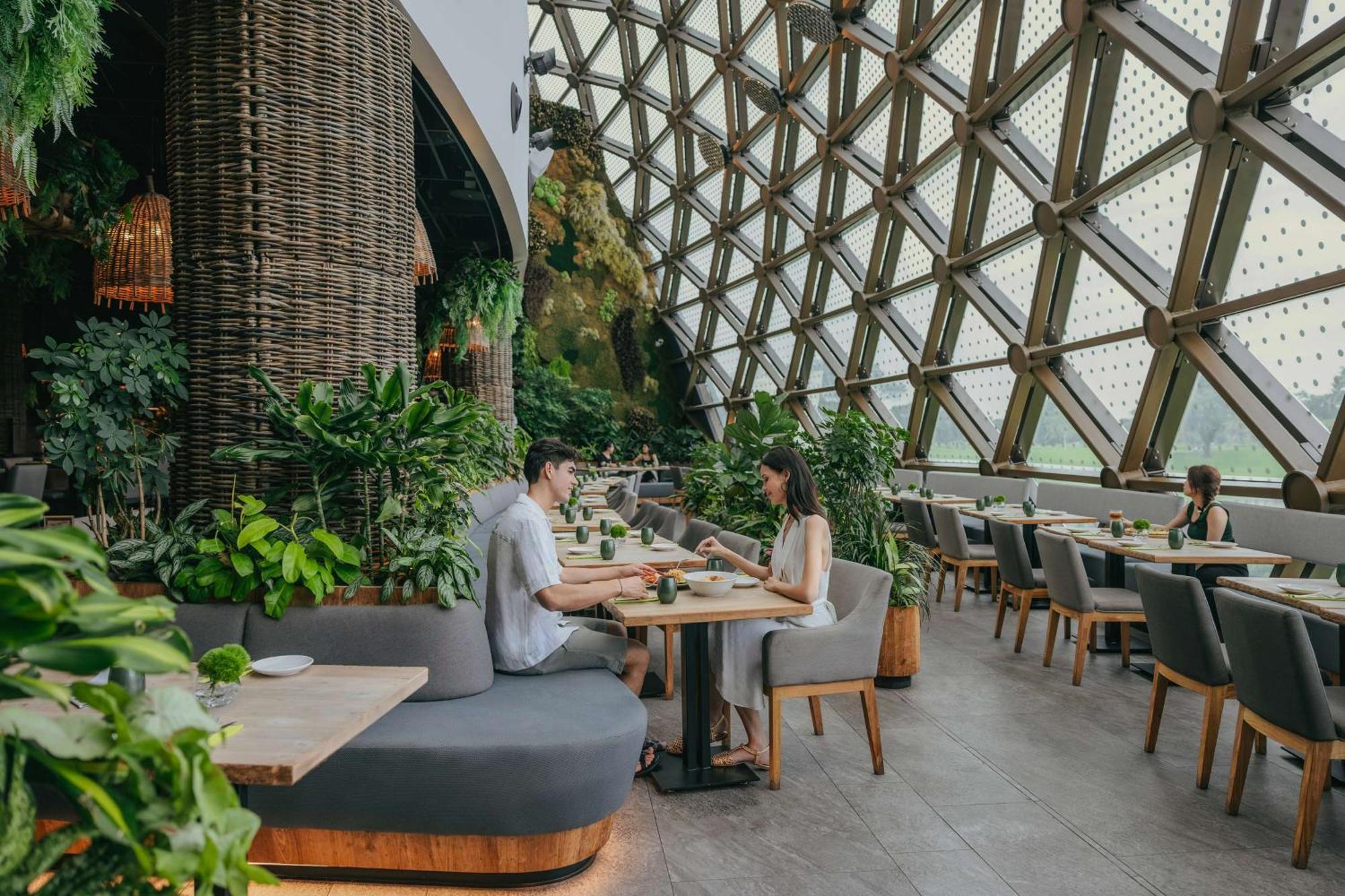 Dusit Thani Laguna Singapore Eksteriør bilde Restaurant in the Diamond Tower